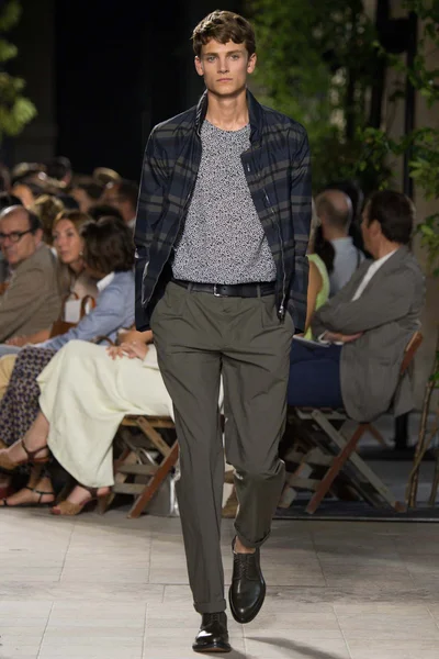 Look 29